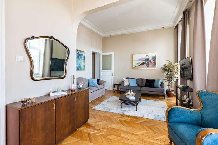 Historical Flat with a Lovely Sea View in Beyoglu