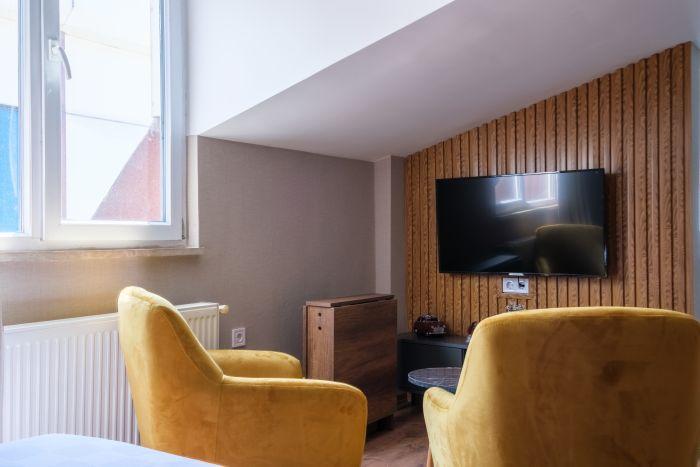 Our studio flat is the perfect blend of comfort and style, with ample natural light to inspire your mornings.Step into a haven of tranquility with our elegantly designed studio flat, perfect for your work-from-home needs or relaxing getaways.