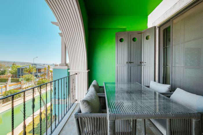 Enjoy the nature in your colorful balcony!