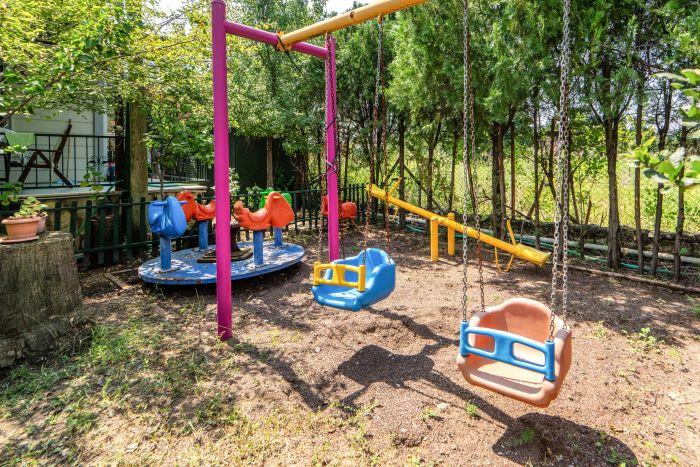 Your children can play and have fun in this delightful and safe playground.