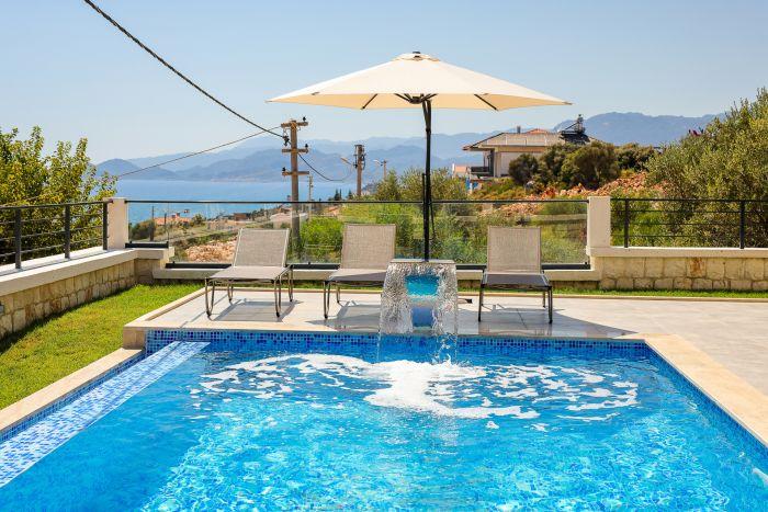 Antalya'da Denize Sıfır, Havuzlu ve Deniz Manzaralı Lüks Villa | UpstateDemre