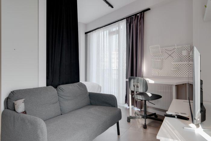 This lovely flat offers you a widescreen TV and a cozy sofa for your relaxation.