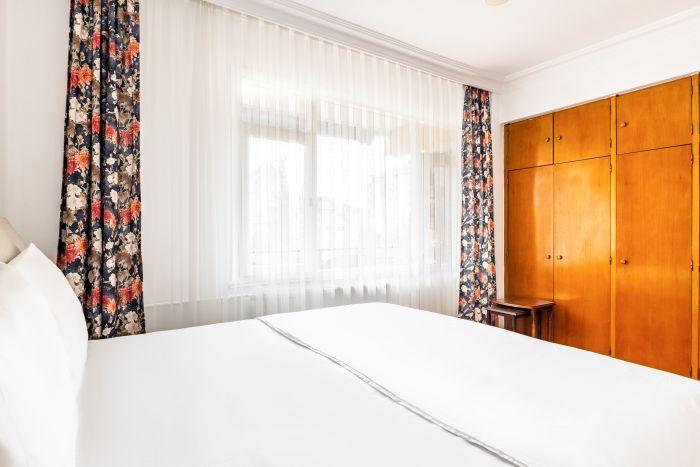 The room has a comfortable bed and a wardrobe where you can place your belongings.