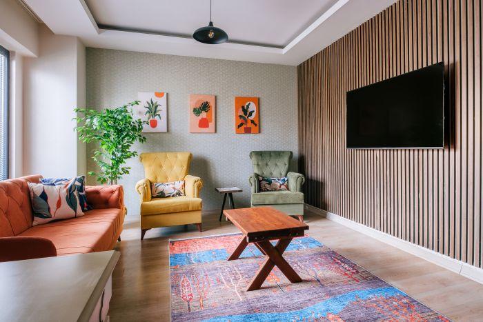 The colors of this living room will raise your energy.