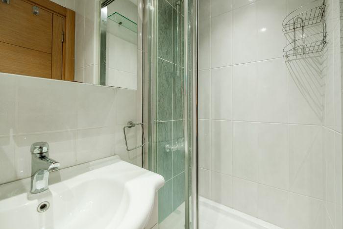 Get rid of the tiredness of your trips in the world’s best city with a hot shower.