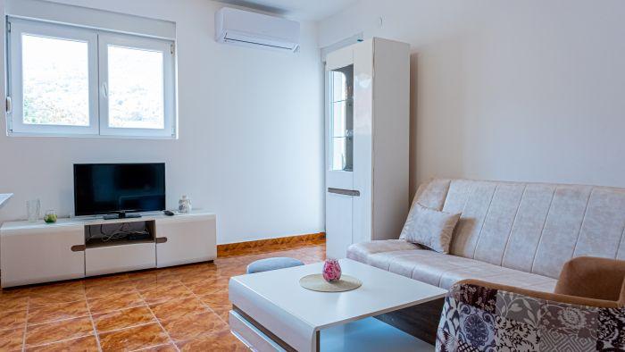 Sea View Flat with Balcony Near Port in Tivat
