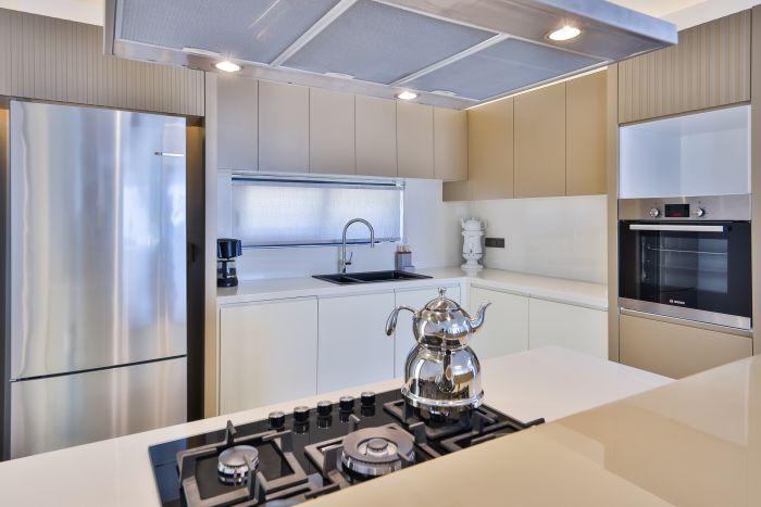 You will have access to high-quality kitchenware in this home.