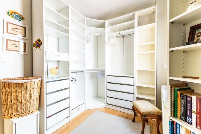 Let's look at the other rooms of the house. You can place your belongings in the wardrobe in the room.