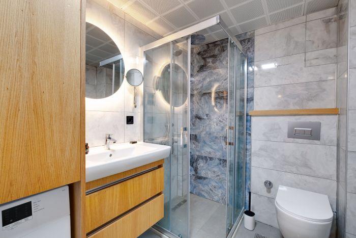 A modern bathroom with a sparkling shower and big mirror.