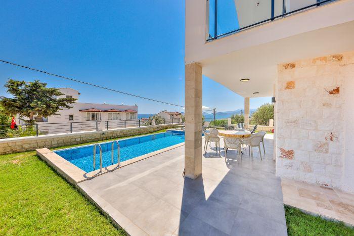Luxury Sea View Villa w Pool By The Sea in Antalya