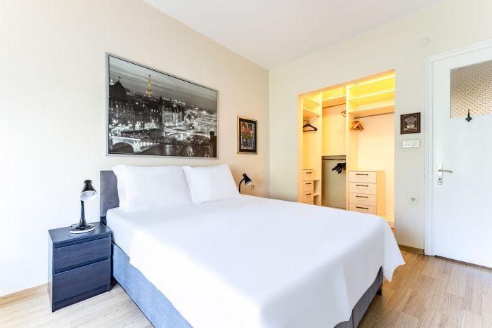 A double bed, a wardrobe, and lots of sunshine, what you may need more?