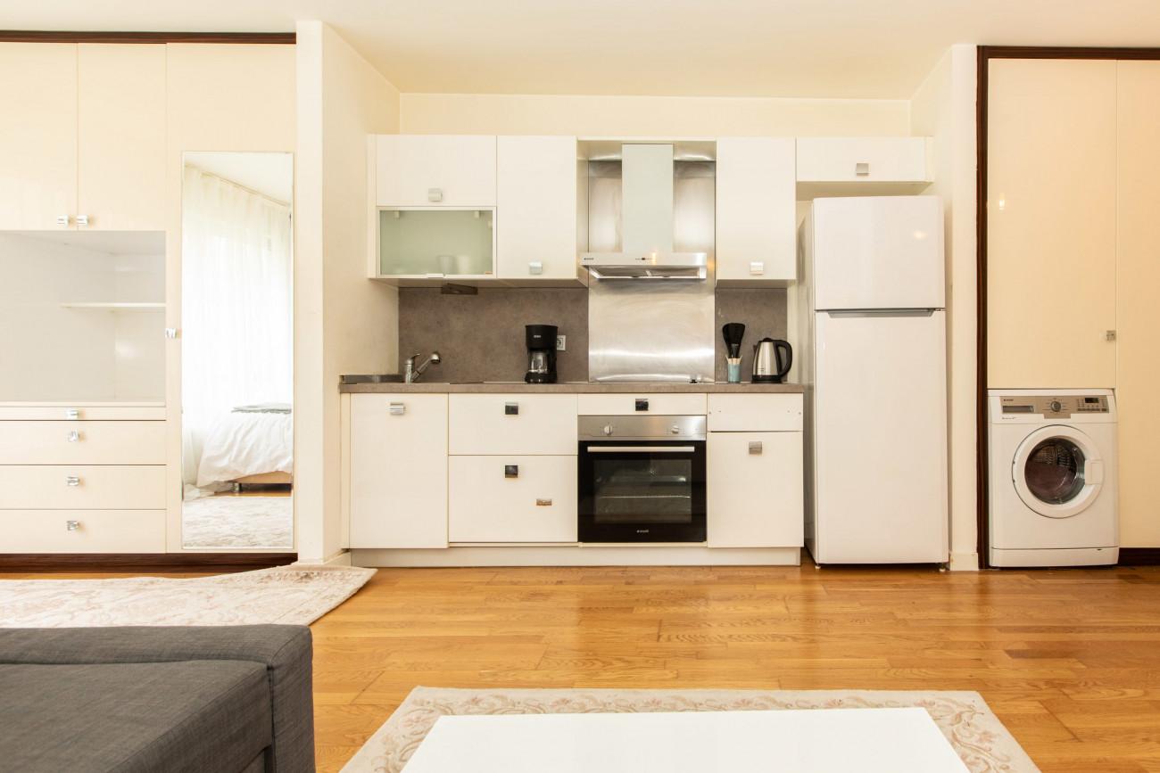 Our modern apartment is fully equipped to satisfy all your needs.