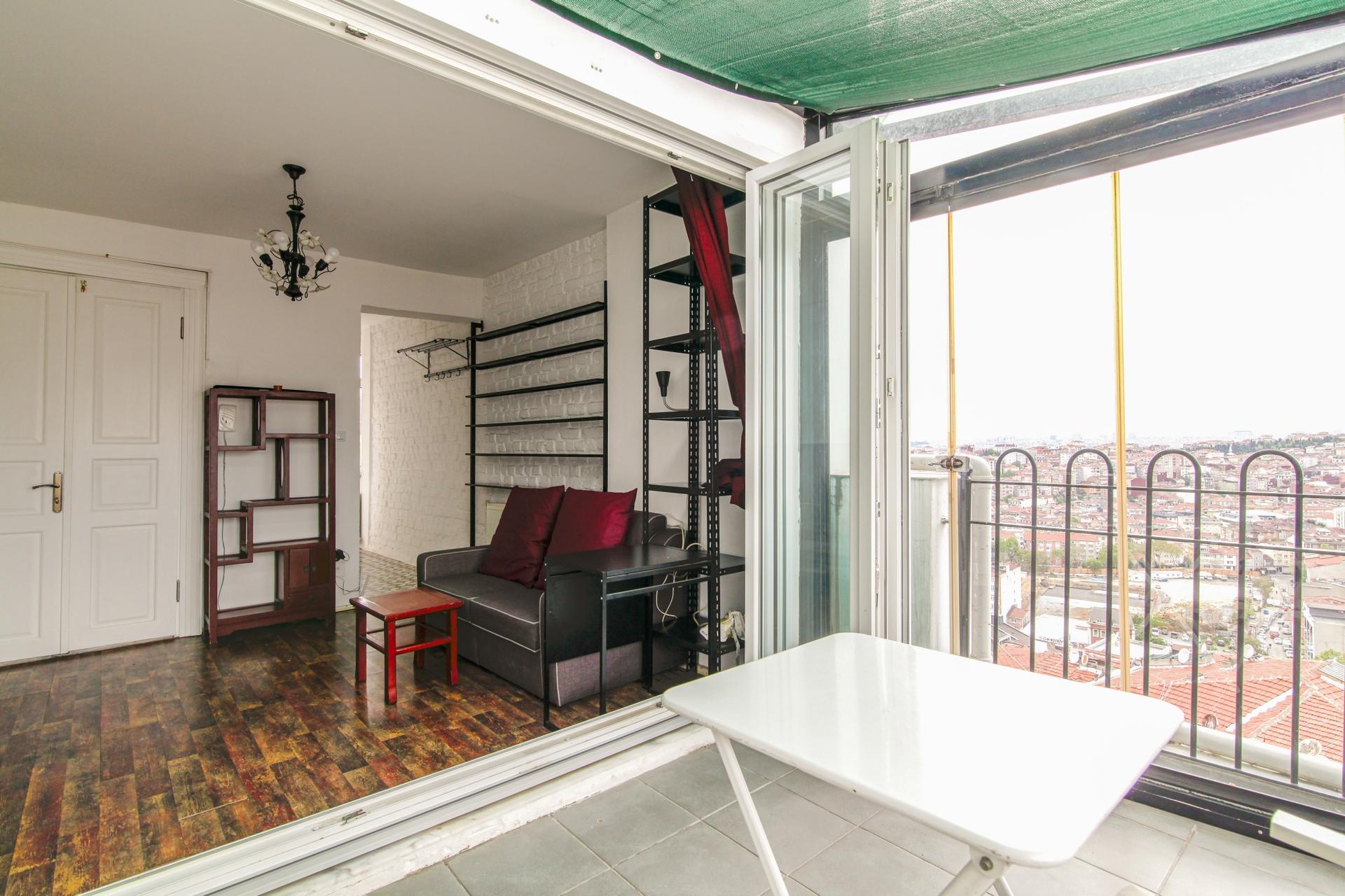 You can admire the wonderful view of Beyoglu from the large balcony of the living room.