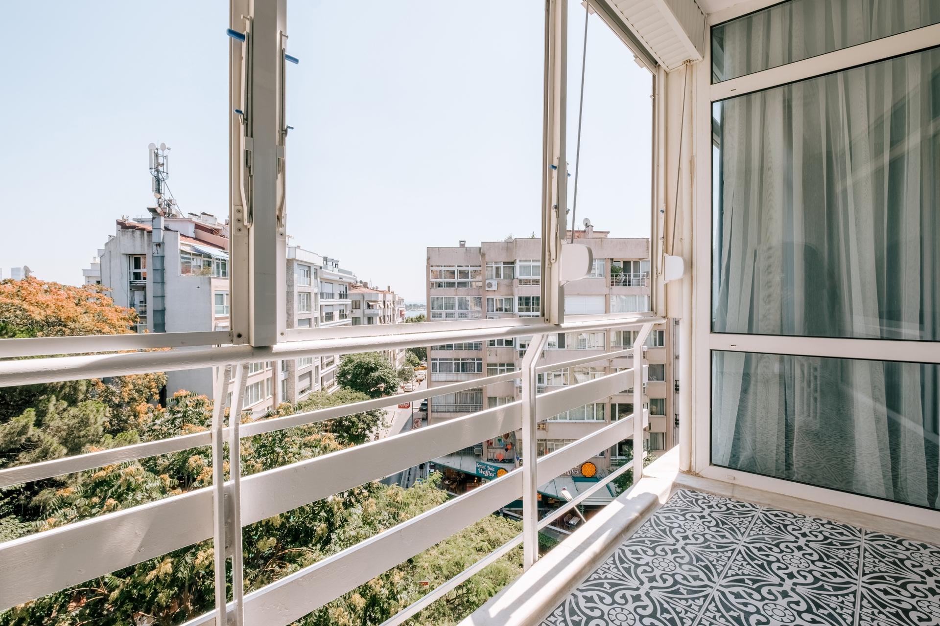 You can relax and unwind from the day's fatigue on the wonderful balcony of the house.