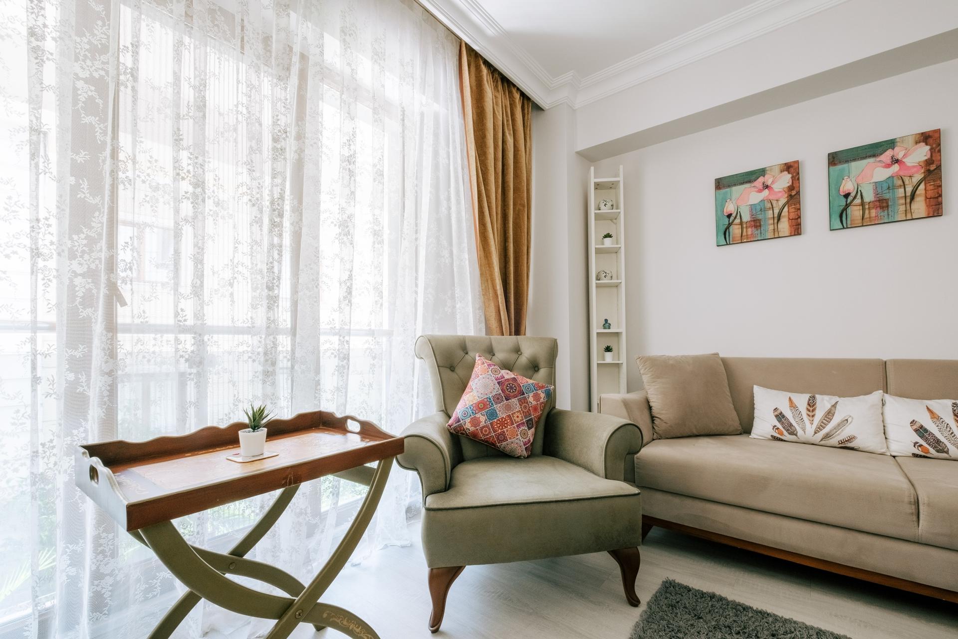 Your mood will always be up in this airy and sun-drenched flat.