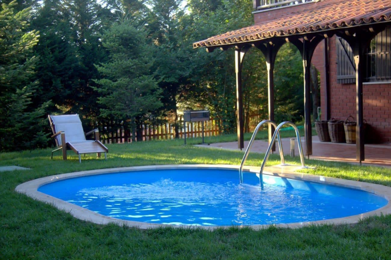 There is also a pool that can be enjoyed only during the summer season.