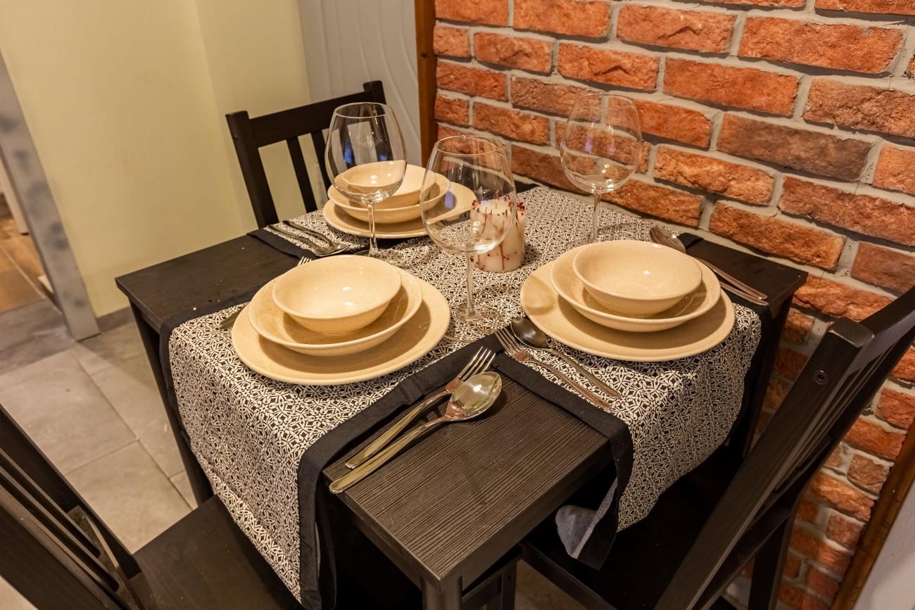 You can enjoy intimate delicious meals and delightful conversations here.