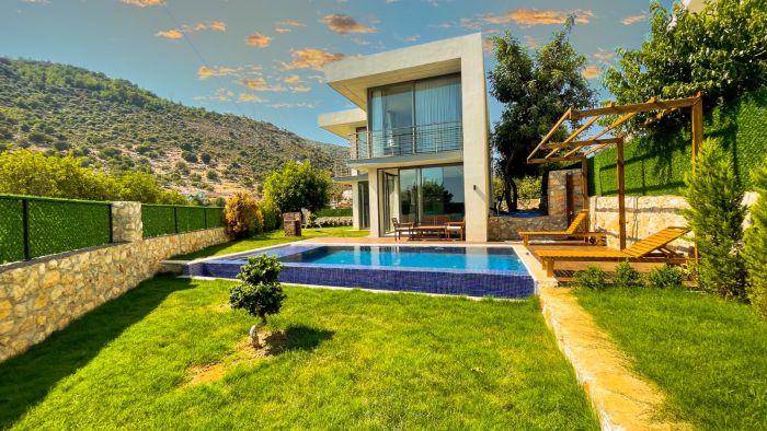 Antalya Finike’de Havuzlu, Bahçeli ve Jakuzili Denize Yakın Lüks Dublex Villa | Villa Finike