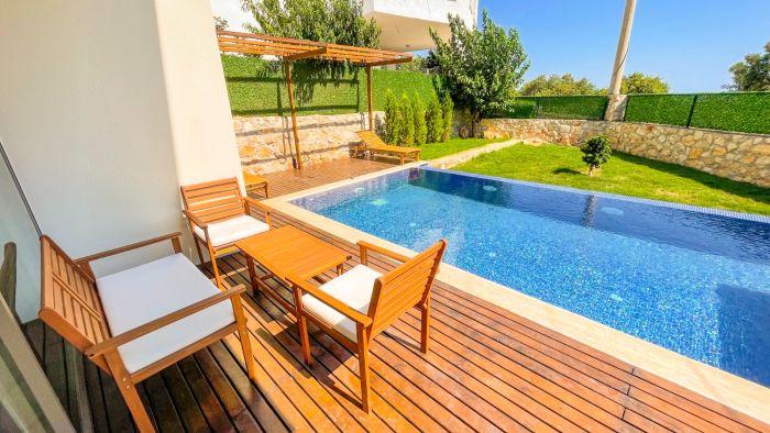 You can sunbathe or you can enjoy your Turkish coffee by the poolside.