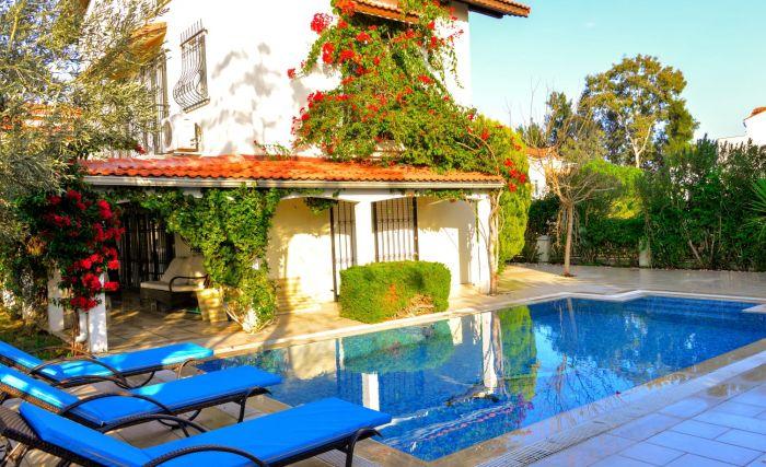 Gorgeous Secluded Villa with Private Pool and BBQ