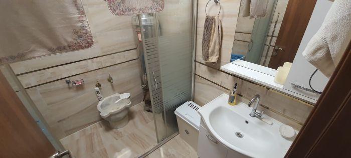 Our spotlessly clean bathroom with its shower cabin resembles the traditional Turkish hammams…