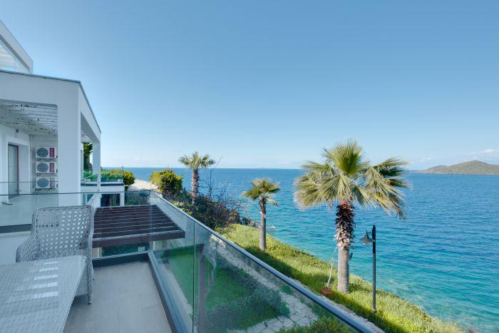 Luxury Waterfront House 9 min to Yalikavak Marina