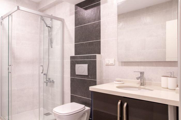 This perfect flat has four bathrooms. 
