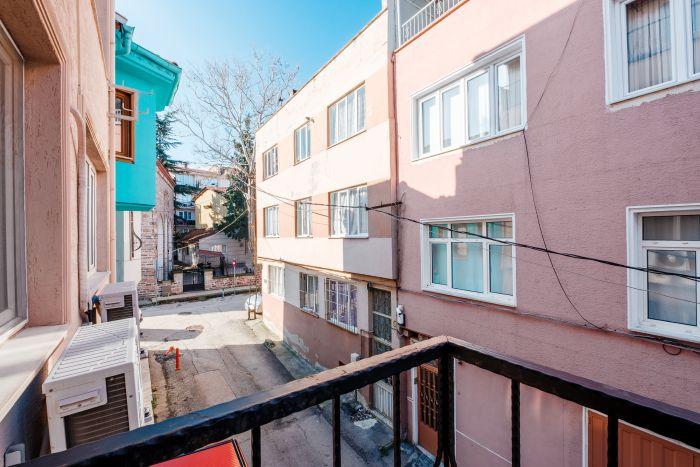 Sleek Flat with Balcony in Bursa