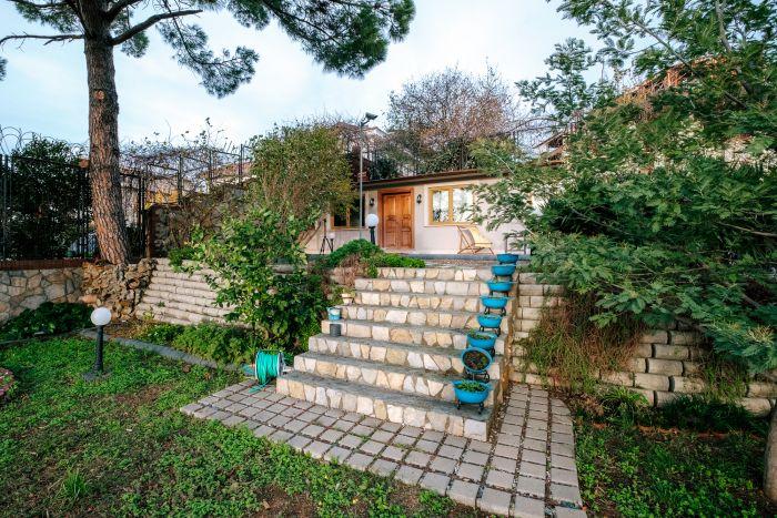 House with Garden and Bosphorus View in Kuzguncuk
