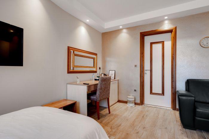 Cozy Hotel Room w Balcony and Terrace in Bursa