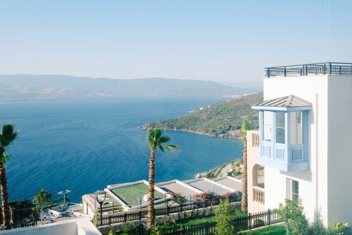 Milas Boğaziçi'nde Plaja 5 Dakika Mesafede Deniz Manzaralı, Bahçeli ve Balkonlu Lüks Villa | Villa