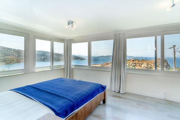 Take a look at this wonderful view! Wouldn't you want to sleep and wake up here?
