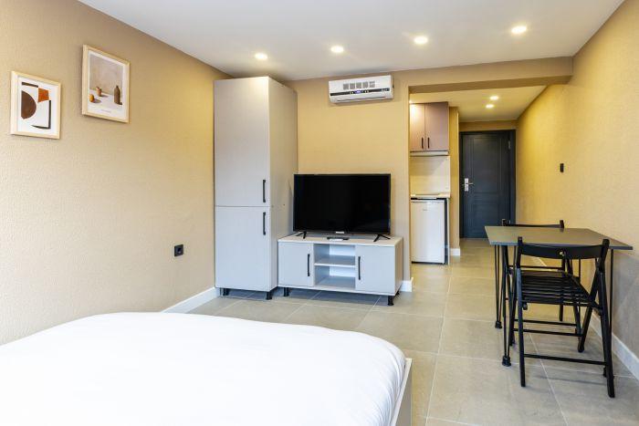 Suite w AC and King Bed, 15 min to Hagia Sofia