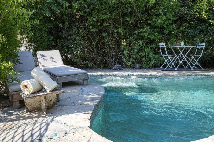Just imagine sunbathing by this pool.