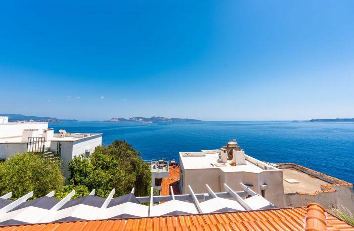 Great Flat 300 m to Beach with Shared Pool in Kas