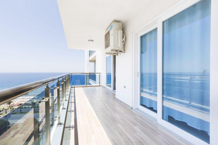 There is also a spacious balcony overlooking the blue waves.