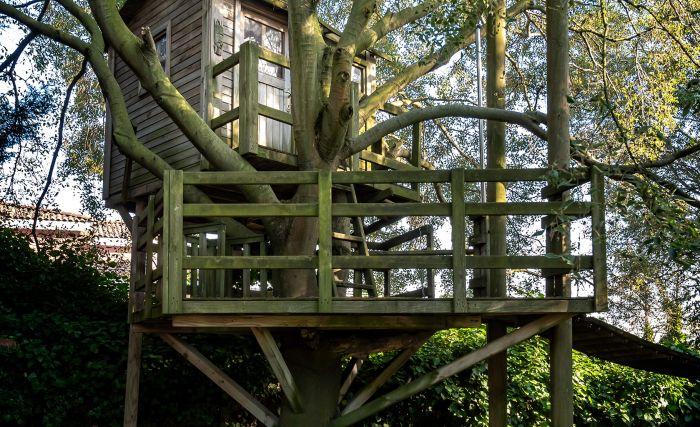 This tree house will make you reminisce about your childhood.