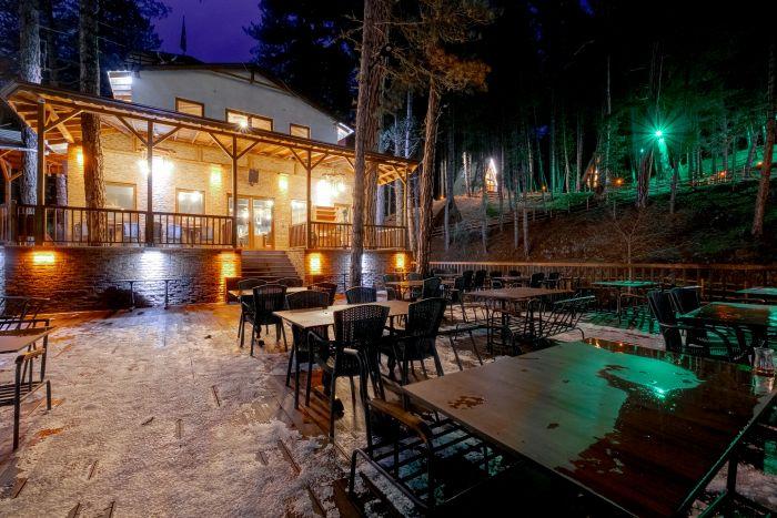 Lakeside Hotel in Dipsiz Lake - Doceia Modernacide