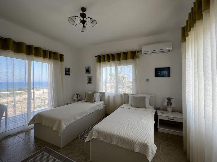 Girne'de Plaja 2 Dk Mesafede Havuzlu ve Deniz Manzaralı Lüks Villa | Villa Giorgina