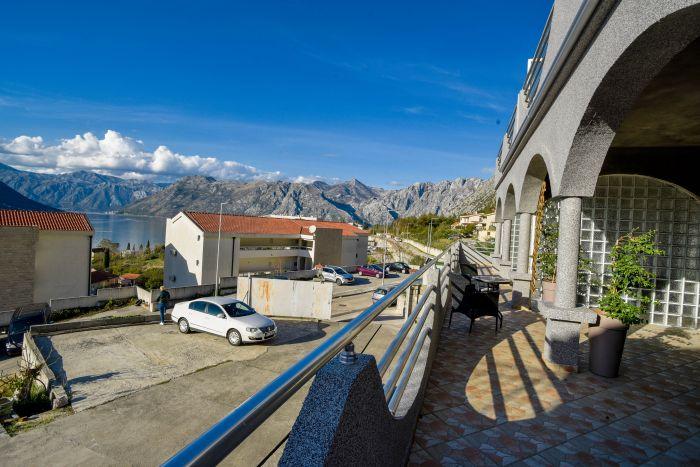 Karadağ Kotor'da Deniz Manzaralı Eşyalı Stüdyo