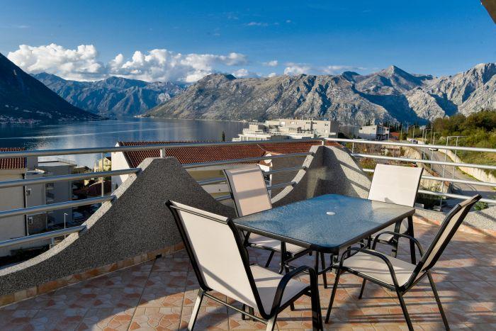 Sea and Nature View Flat w Balcony in Kotor