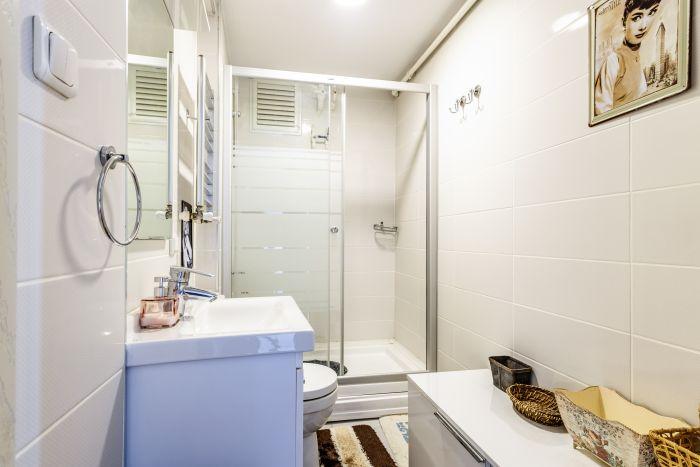 The bathroom is sleek and modern, with high-quality fixtures and finishes that add a touch of luxury to the space. Book now!
