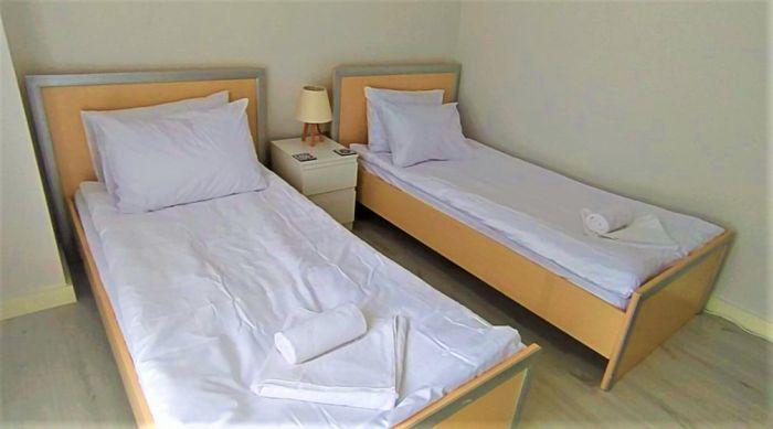 There is also a room with two separate beds.