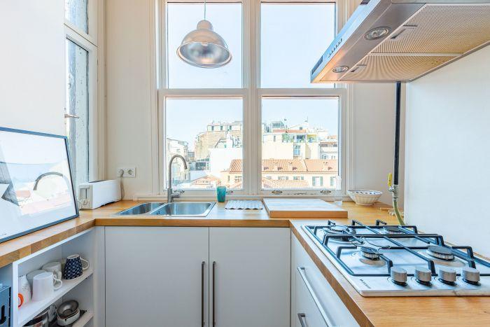 The kitchen is crowned with the enchanting face of Beyoglu as well.