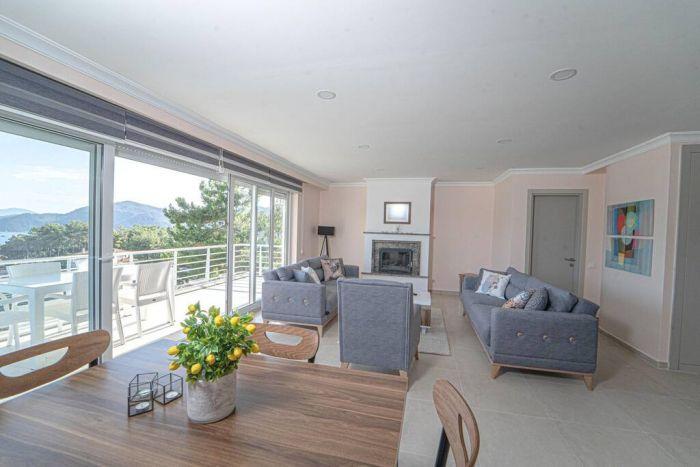 You can access the balcony overlooking the vast nature through the living room.