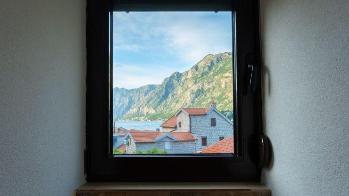 Our cozy flat, offering stunning views of the sea and the mountains, promises to make your stay dreamy.