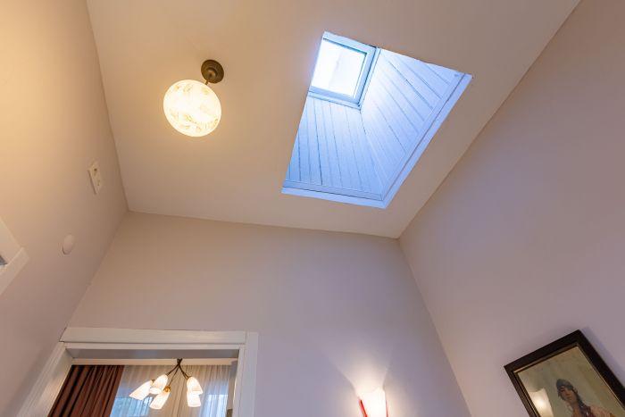 There is a skylight in our special house.