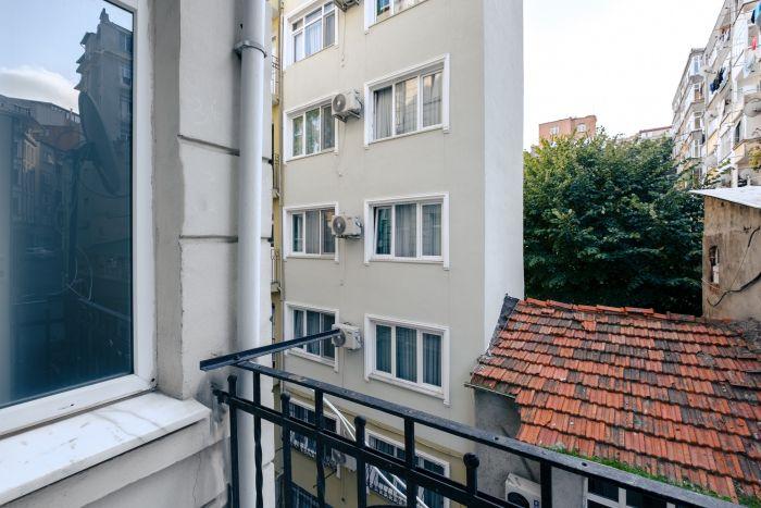 Flat with Balcony 8 min to Istiklal Avenue
