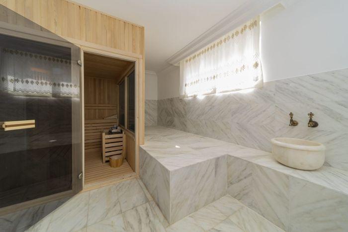 Get rid of all your stress in our hammam and sauna.