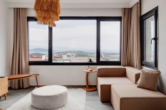 Gather for moments of joy in our spacious living room, where the sea provides a spectacular backdrop to every occasion.